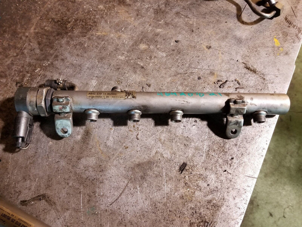 2006 - 2010 MERCEDES-BENZ R320 FUEL RAIL A64207021 A64207802