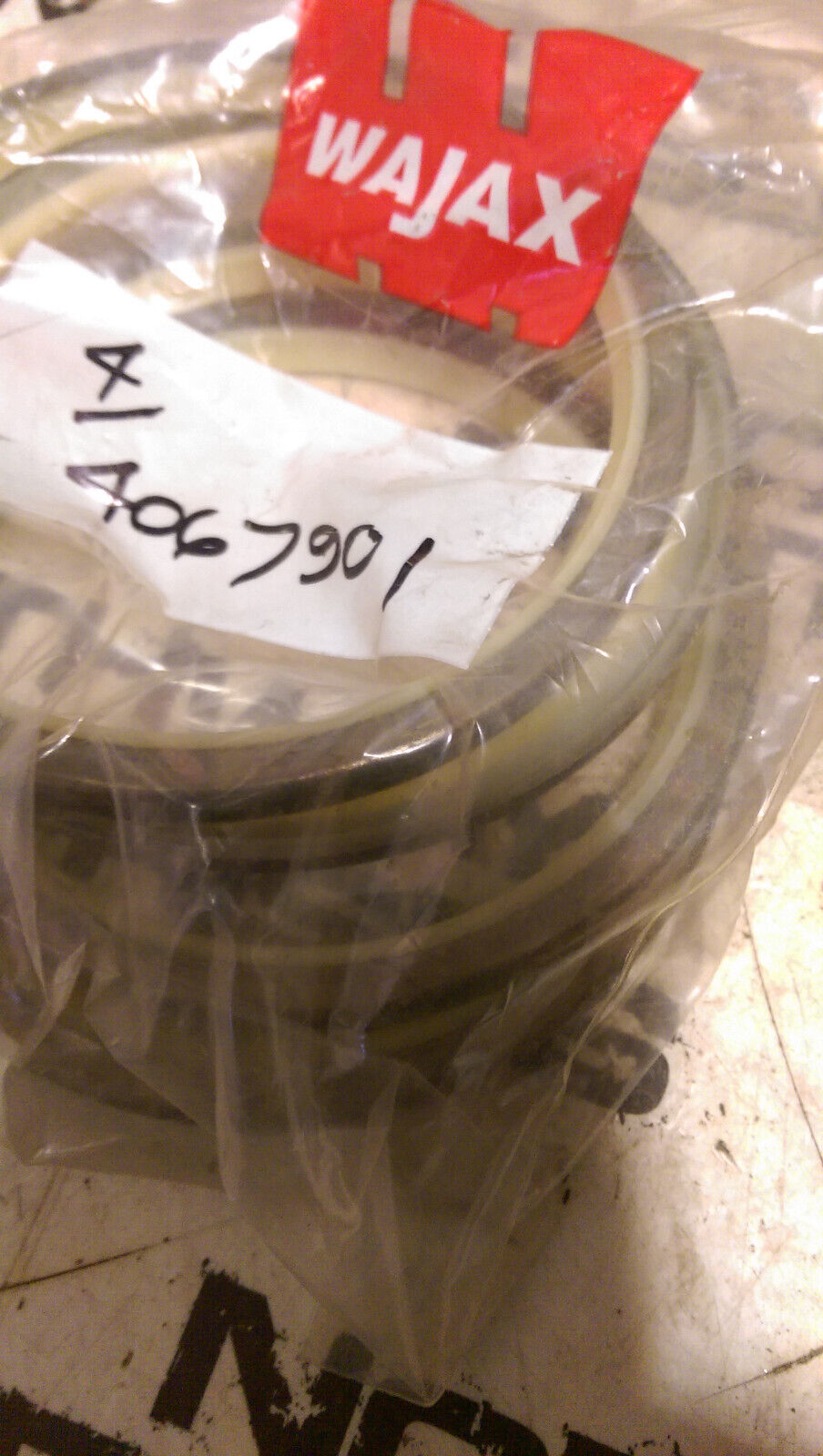 LOT OF 4PC 4067901 bucket pin seal fits hitachi ex220 ex220-2/3/5