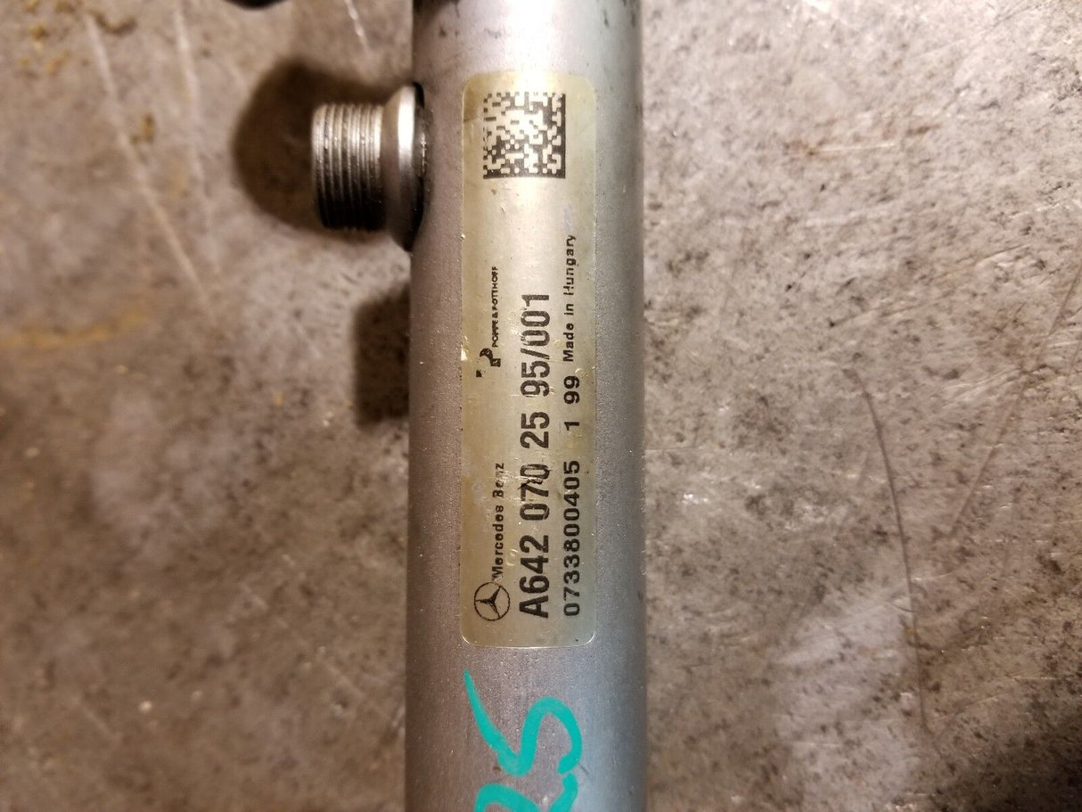 2006 - 2010 MERCEDES-BENZ R320 FUEL RAIL A64207025