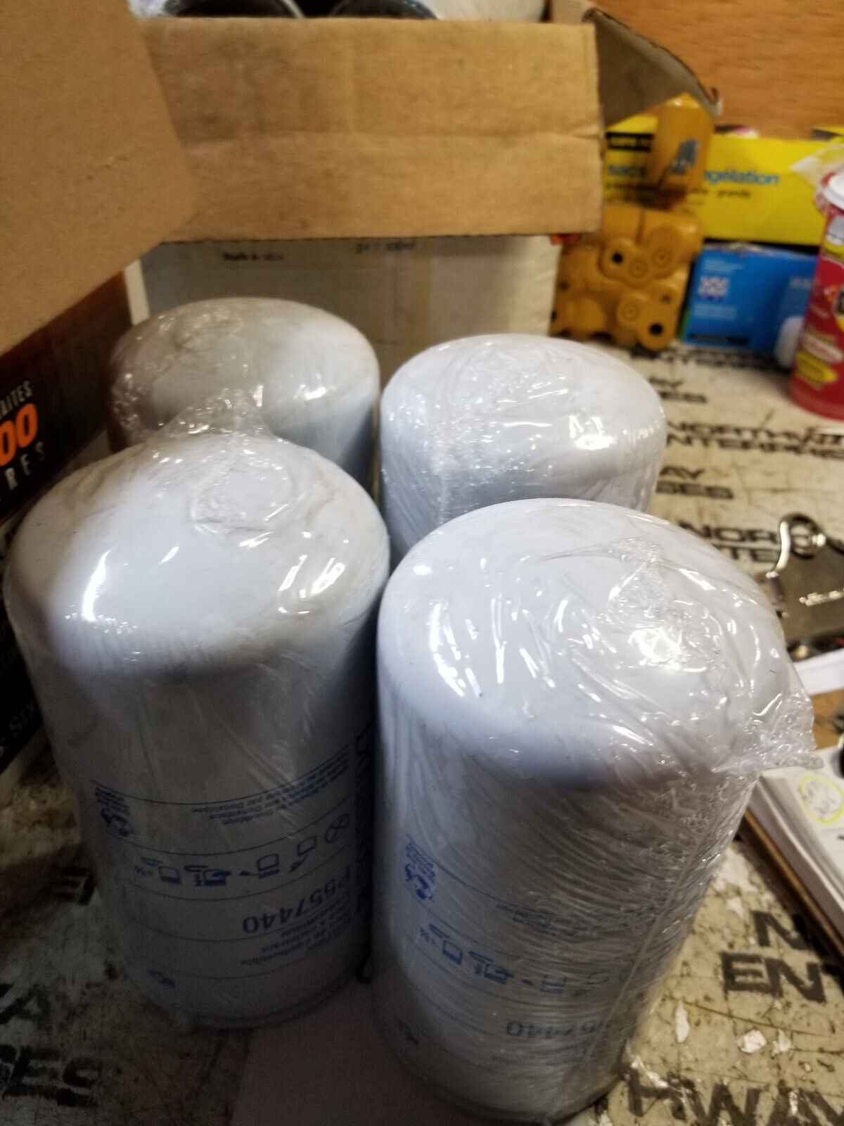 LOT OF 4PC - Donaldson Fuel Filter Spin-on- P557440