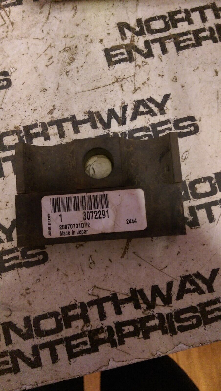 JOHN DEERE 3072291 ISOLATOR