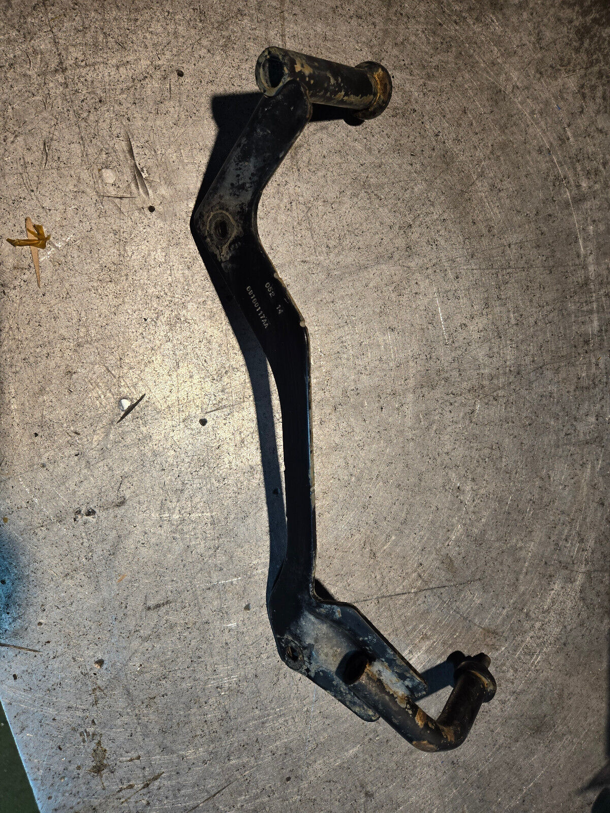 2013-2020 RAM 2500 3500 FAN GUARD SHROUD LOWER BRACKET OEM MOPAR 68160117AA