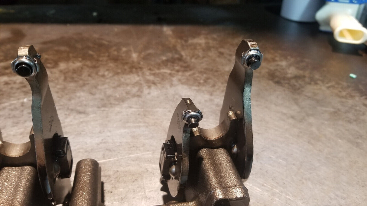 1880400C1 2007-2010 Ford F-250 6.4L Diesel Valve Rocker Arm Assembly r215