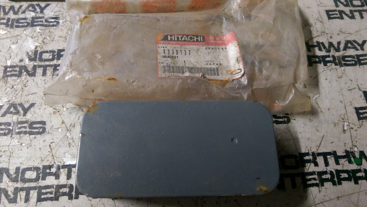 HITACHI COVER 4339137