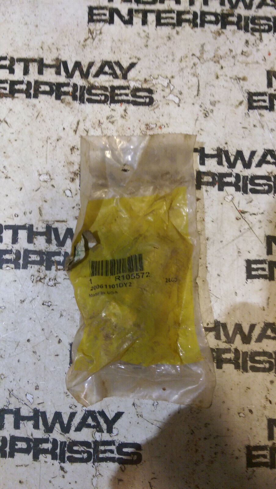 JOHN DEERE R105572 BOLT