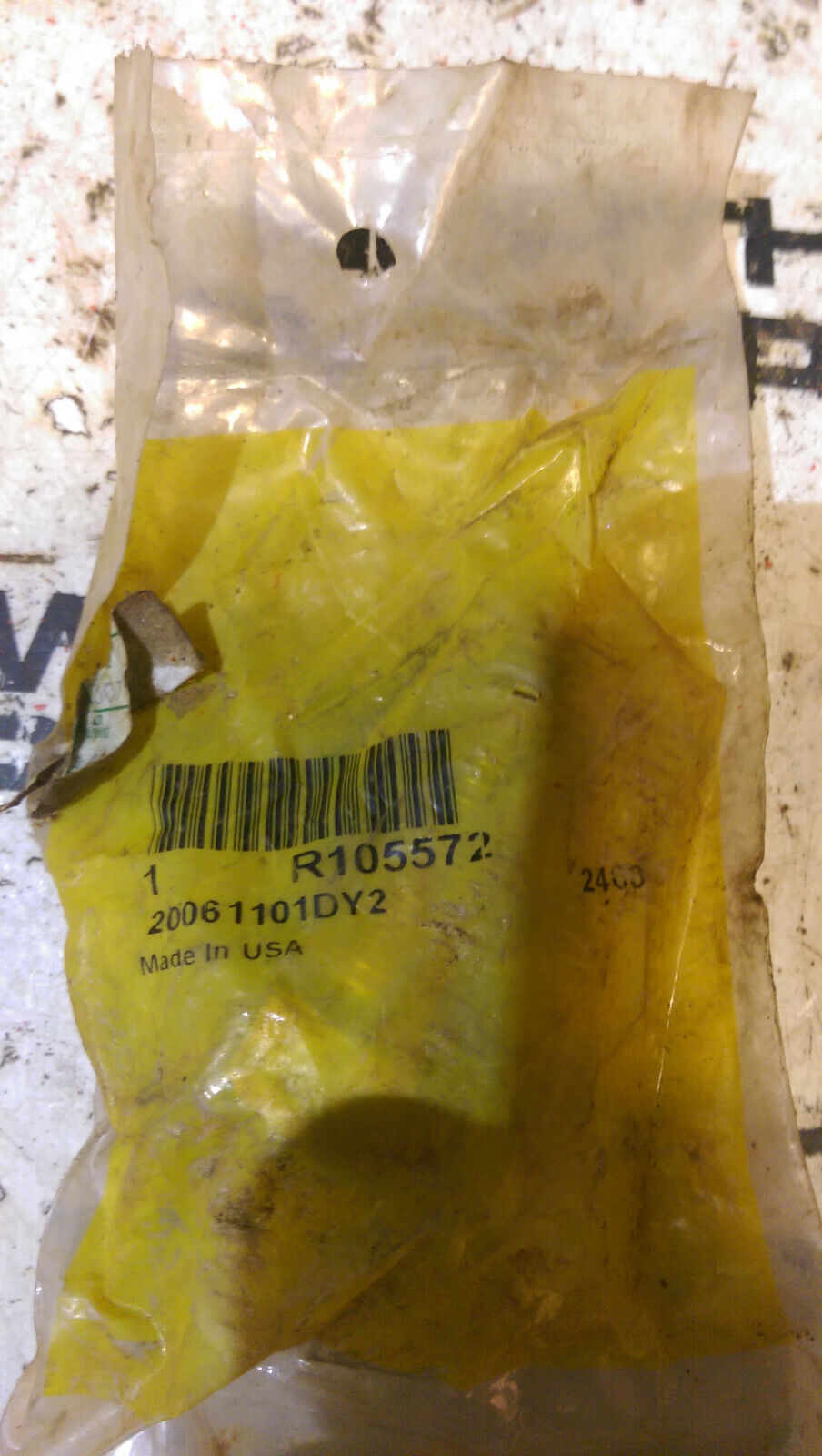 JOHN DEERE R105572 BOLT
