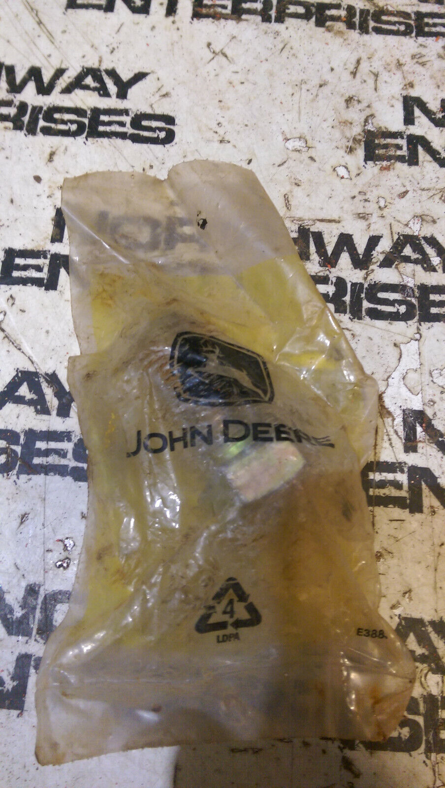 JOHN DEERE R105572 BOLT