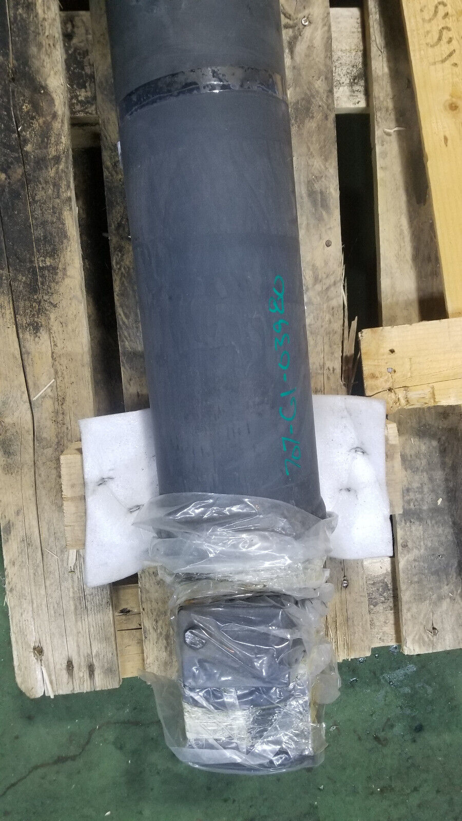 KOMATSU R707-G1-03980 - CYLINDER ASSEMBLY R707G103980