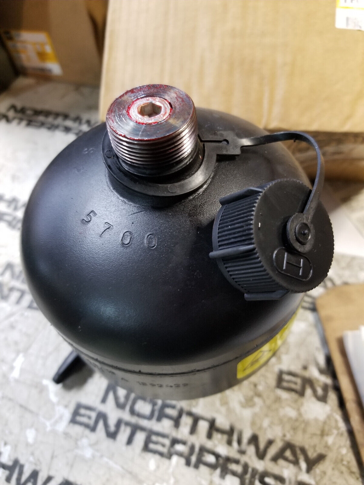 172-2412 0.75 Liter Compressed Nitrogen Gas Accumulator 1722412