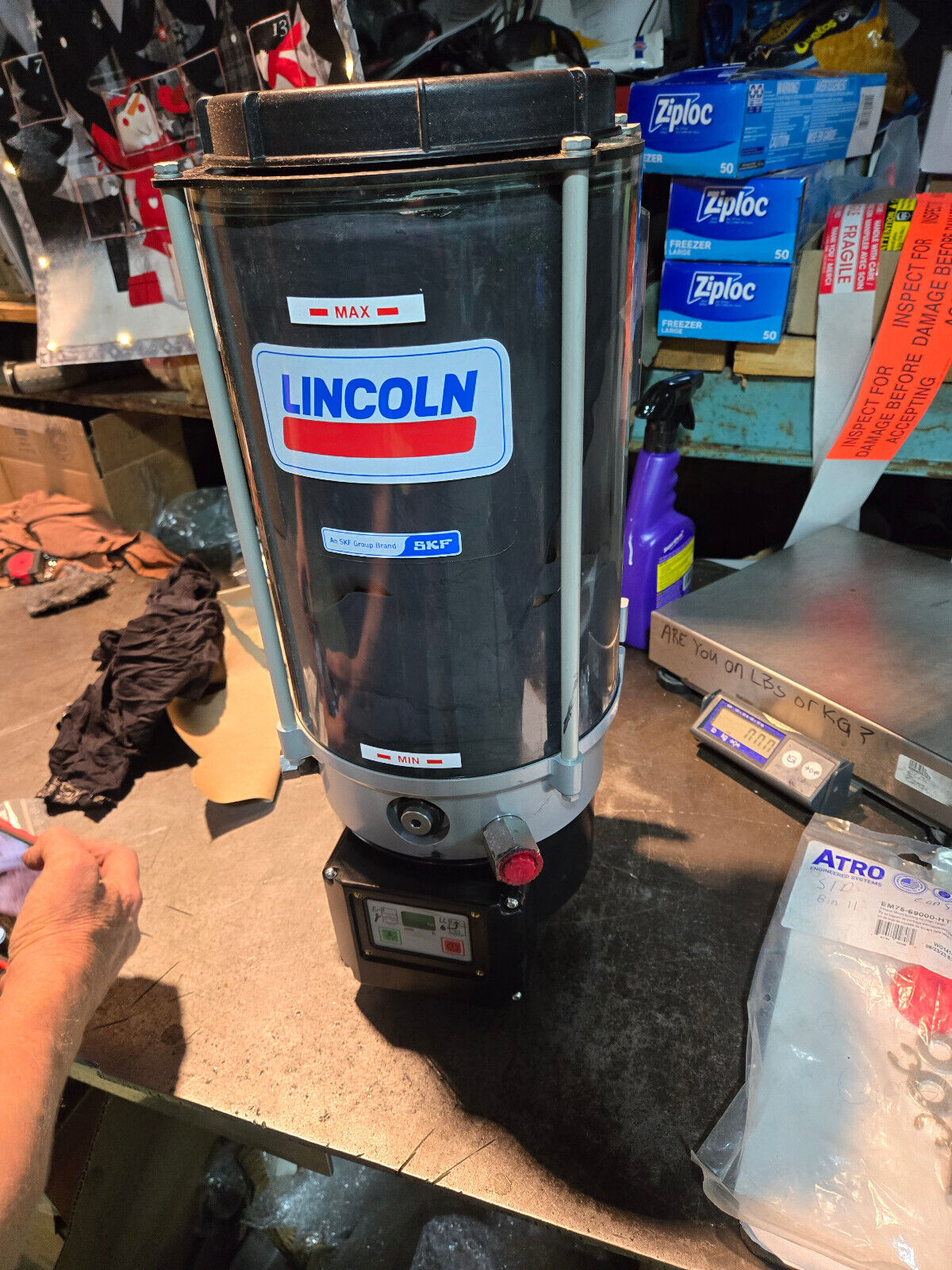 396-0946 CAT GREASE PUMP LINCOLN P653S-8XLBO-24-AS24-UL 241 BAR/3500 PSI 24VDC