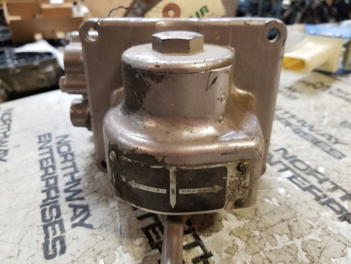 REXROTH HC-2-LX CONTROL AIR LEVER OPERATED VALVE 200 PSI P55582-2