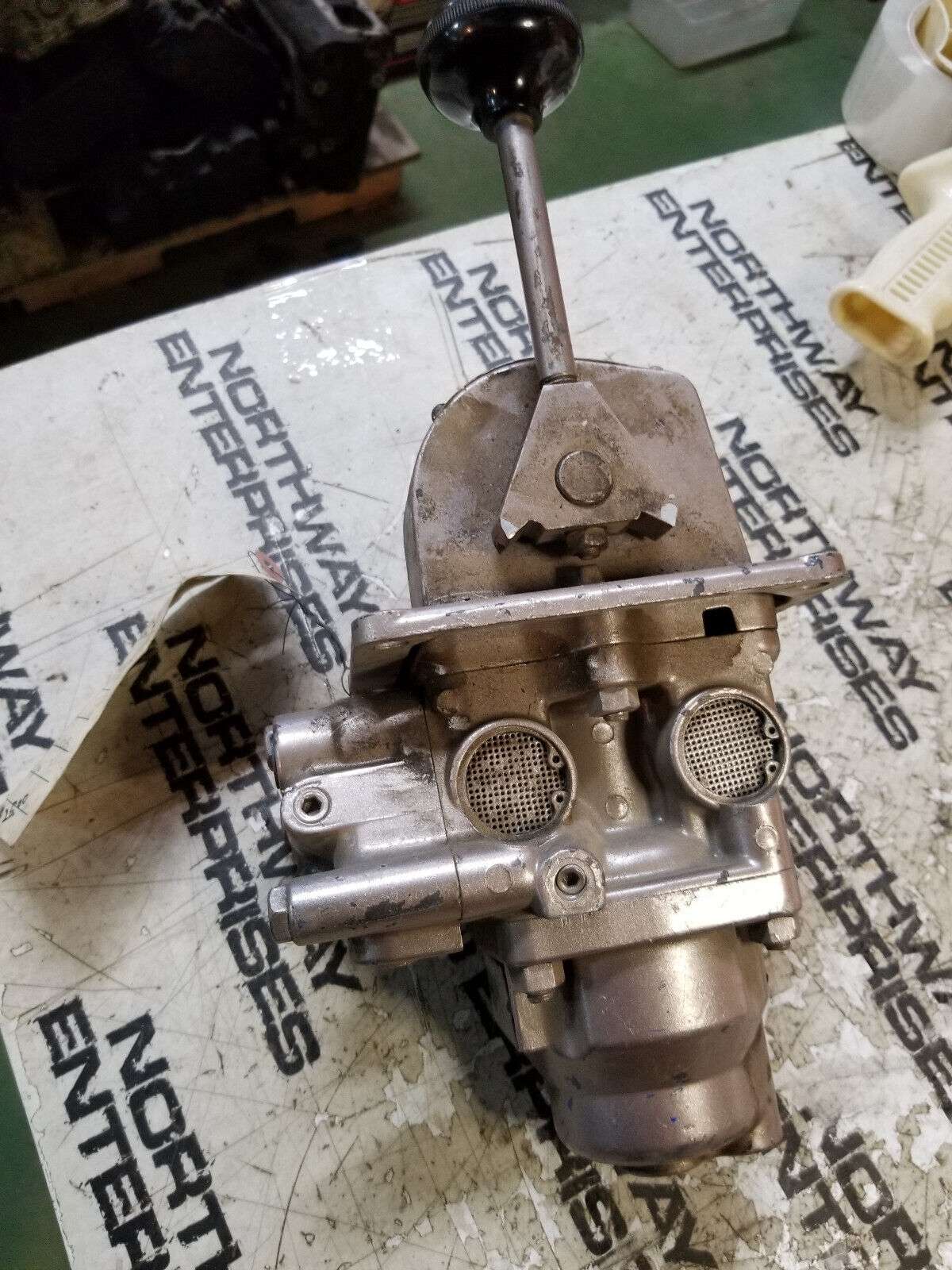 REXROTH HC-2-LX CONTROL AIR LEVER OPERATED VALVE 200 PSI P55582-2