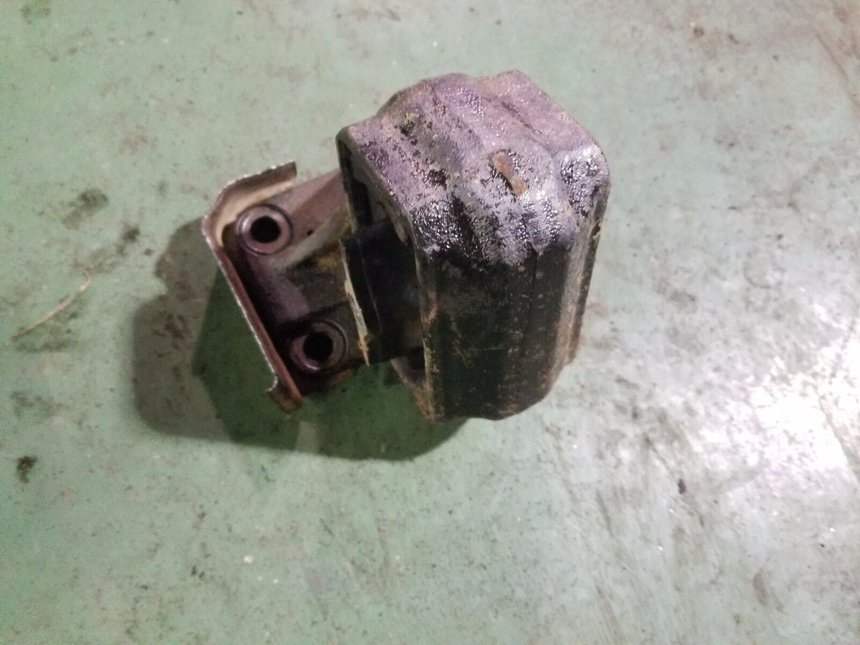 52121814AD 6.7L 6.7 Cummins Engine Mount Bracket RH / Passenger side