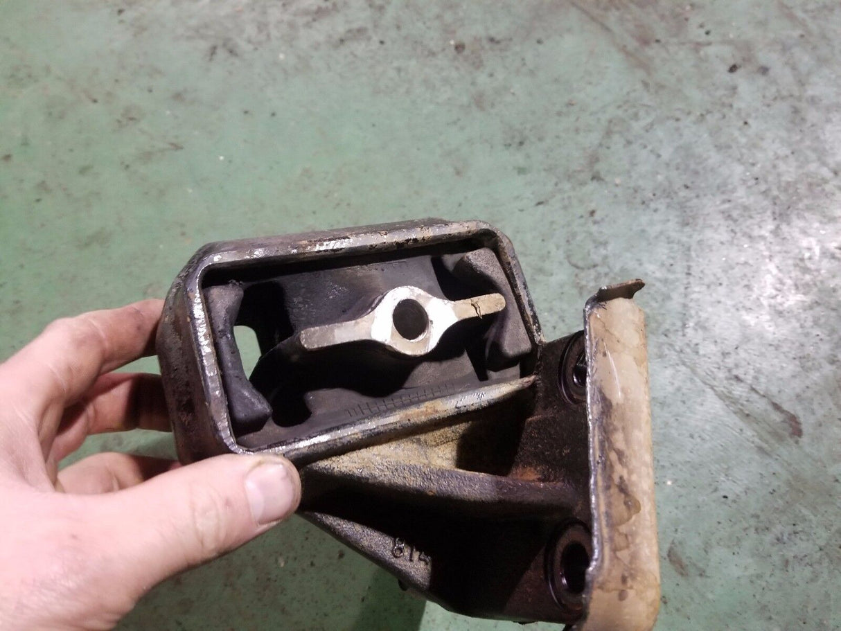 52121814AD 6.7L 6.7 Cummins Engine Mount Bracket RH / Passenger side