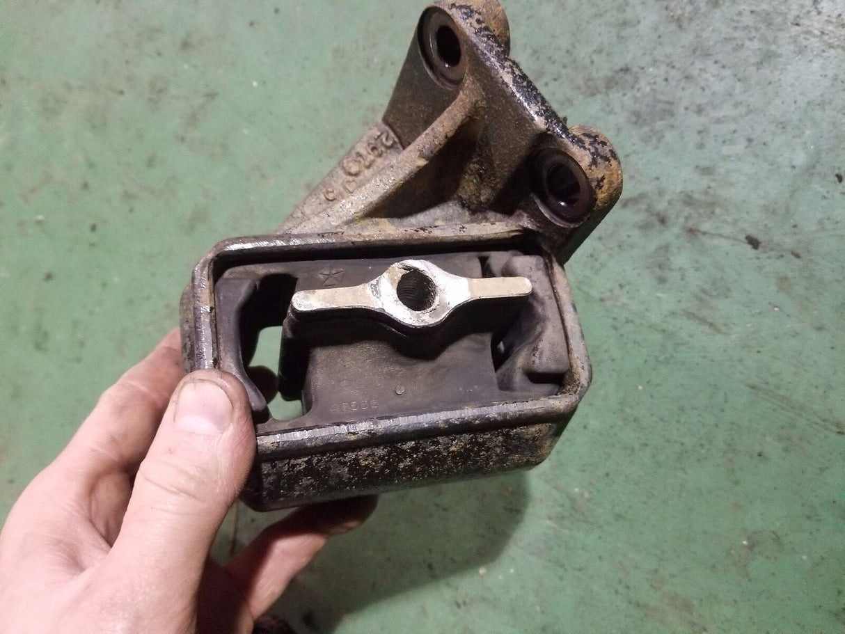 52121814AD 6.7L 6.7 Cummins Engine Mount Bracket RH / Passenger side