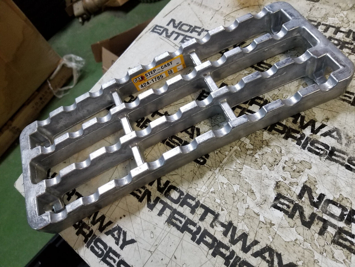 424-1785 Caterpillar 328mm Long Ladder Step 4241785