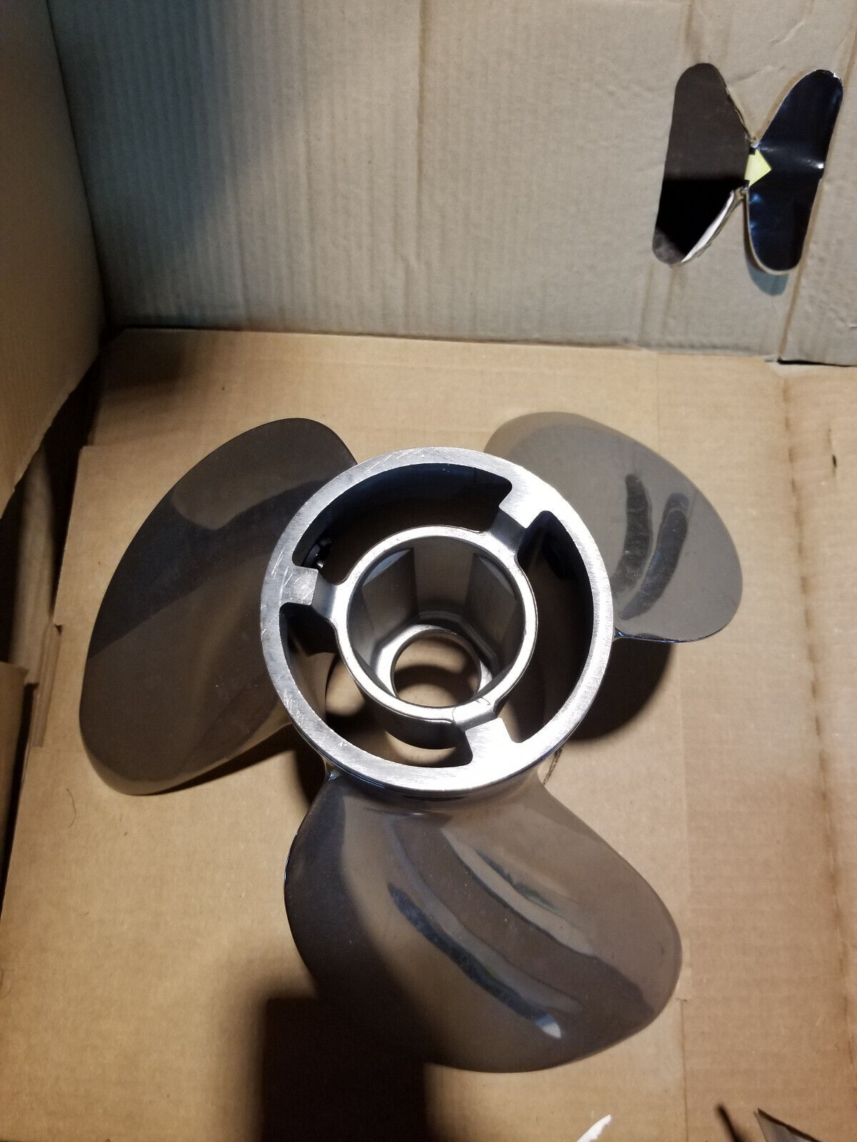 Mercury Enertia propeller 48-8M0151242 left hand 21 pitch no hub REF215