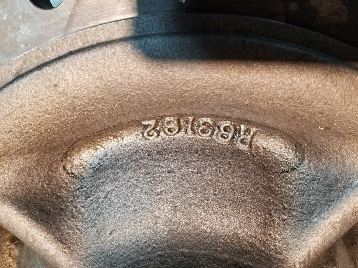 JOHN DEERE R63162 HUB