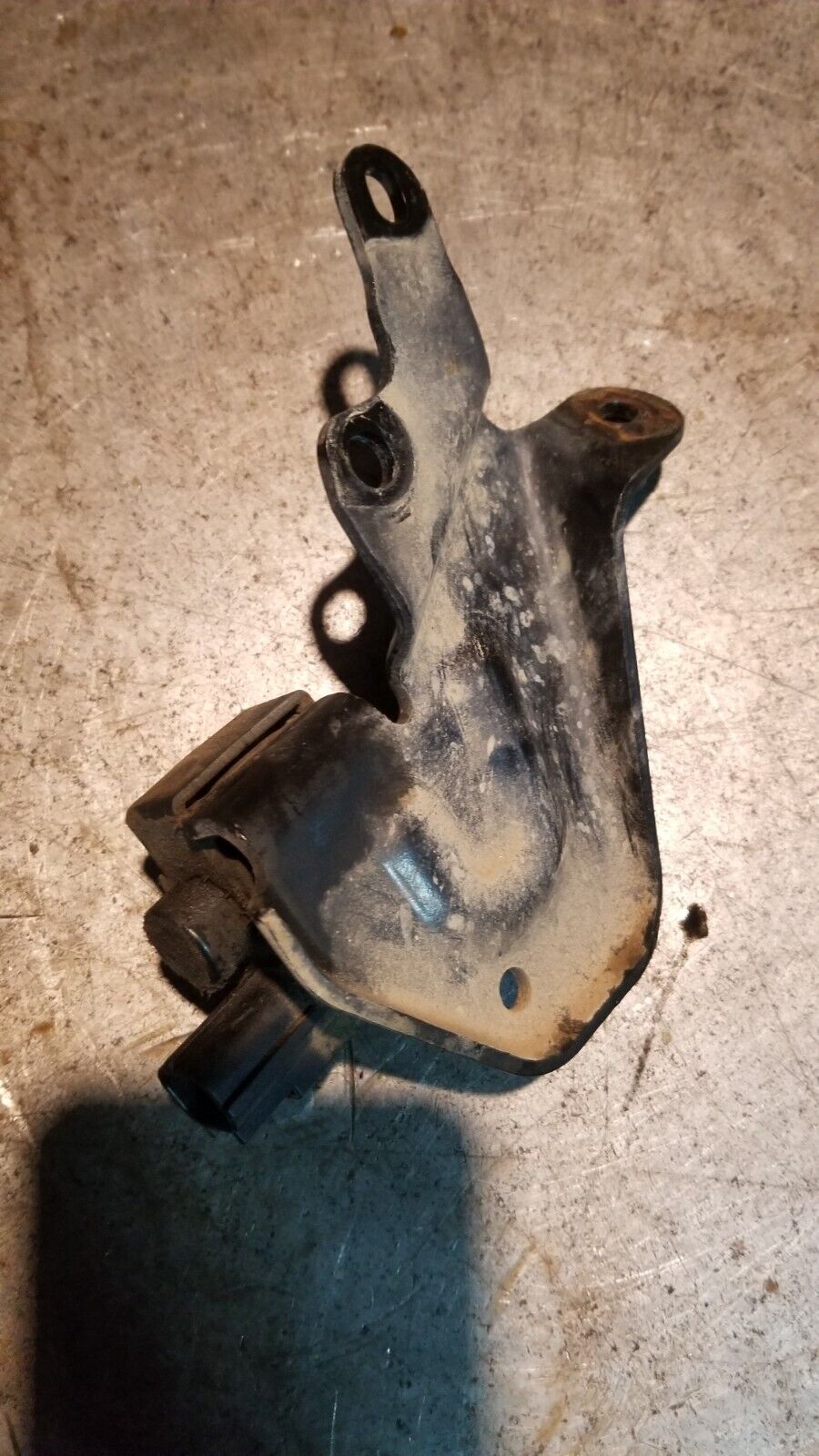 BC3Z-9L456-CC CONTROL VALVE BRACKET BC3Q-9L456-CC