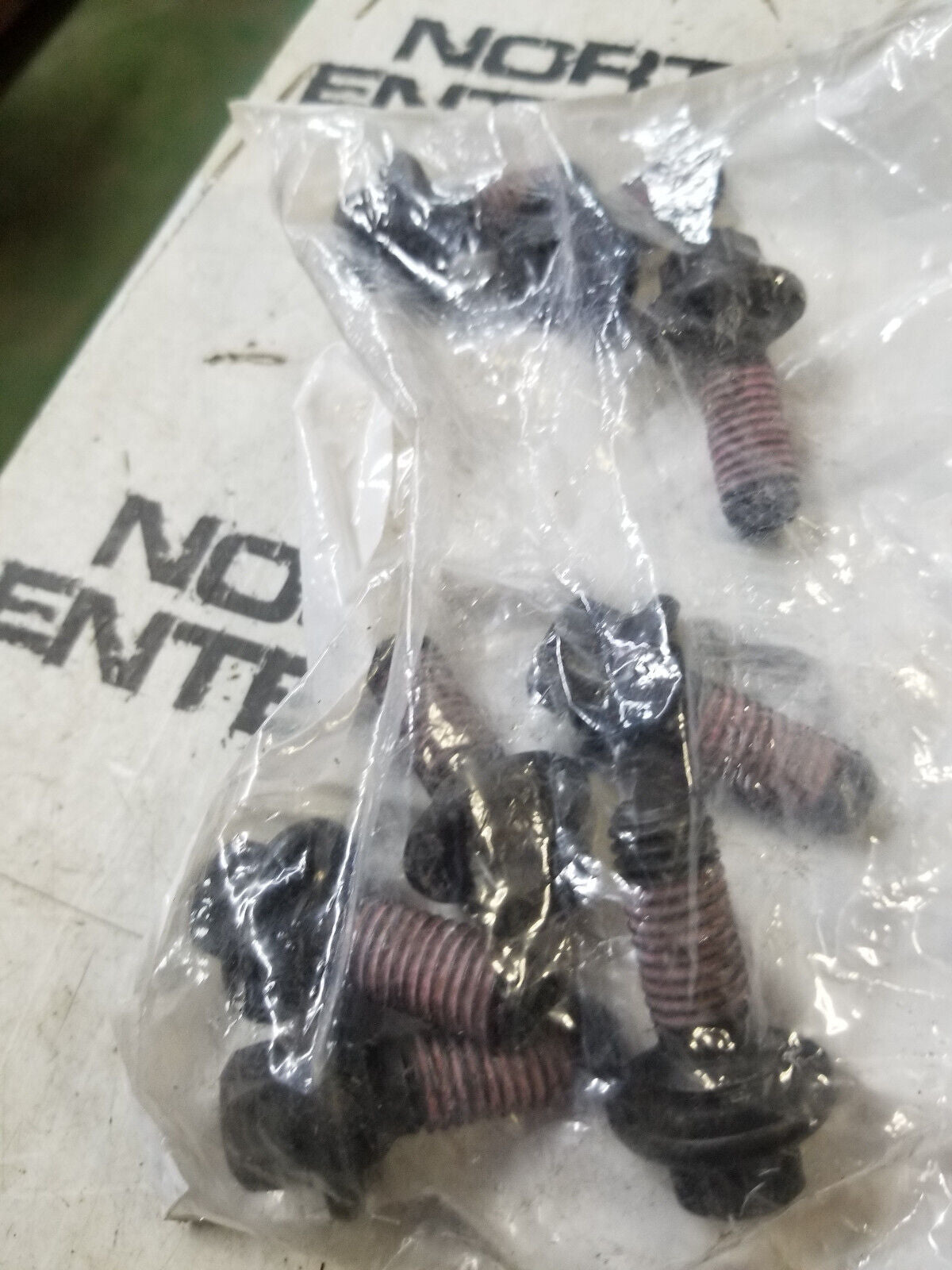 BAG OF 8 BOLTS - MOPAR CSZMY26HAA