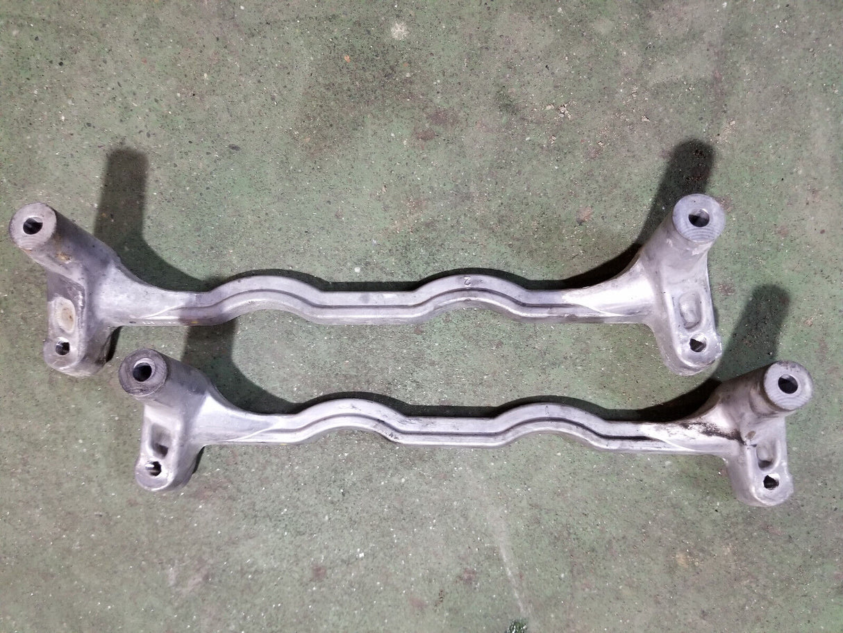 L5P 6.6L DURAMAX GM FUEL RAIL BRACKET SET 12678754