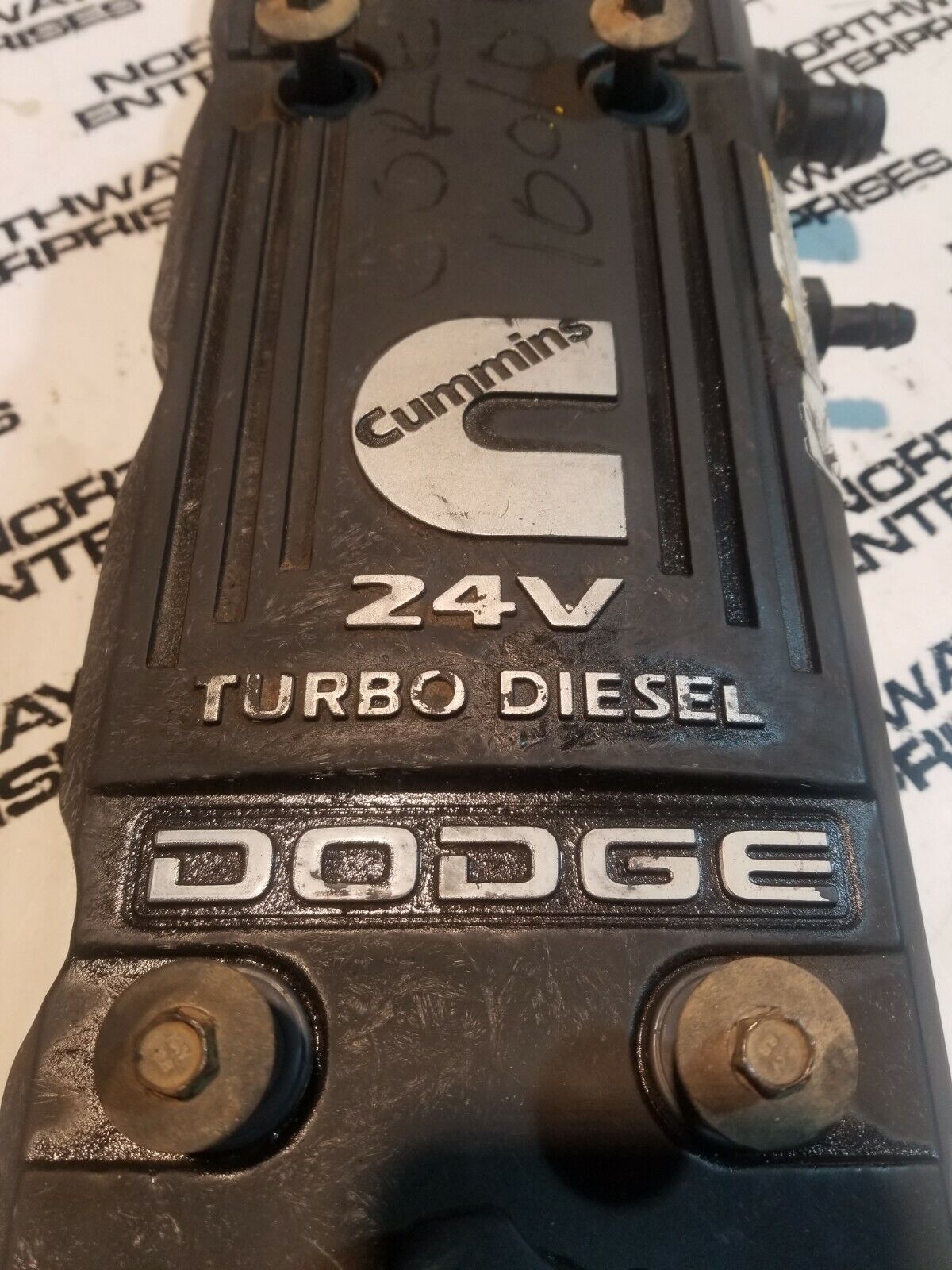 Dodge Ram 5.9L Cummins USED VALVE COVER ASSEMBLY 2005-07 4931453 4931454 RE321