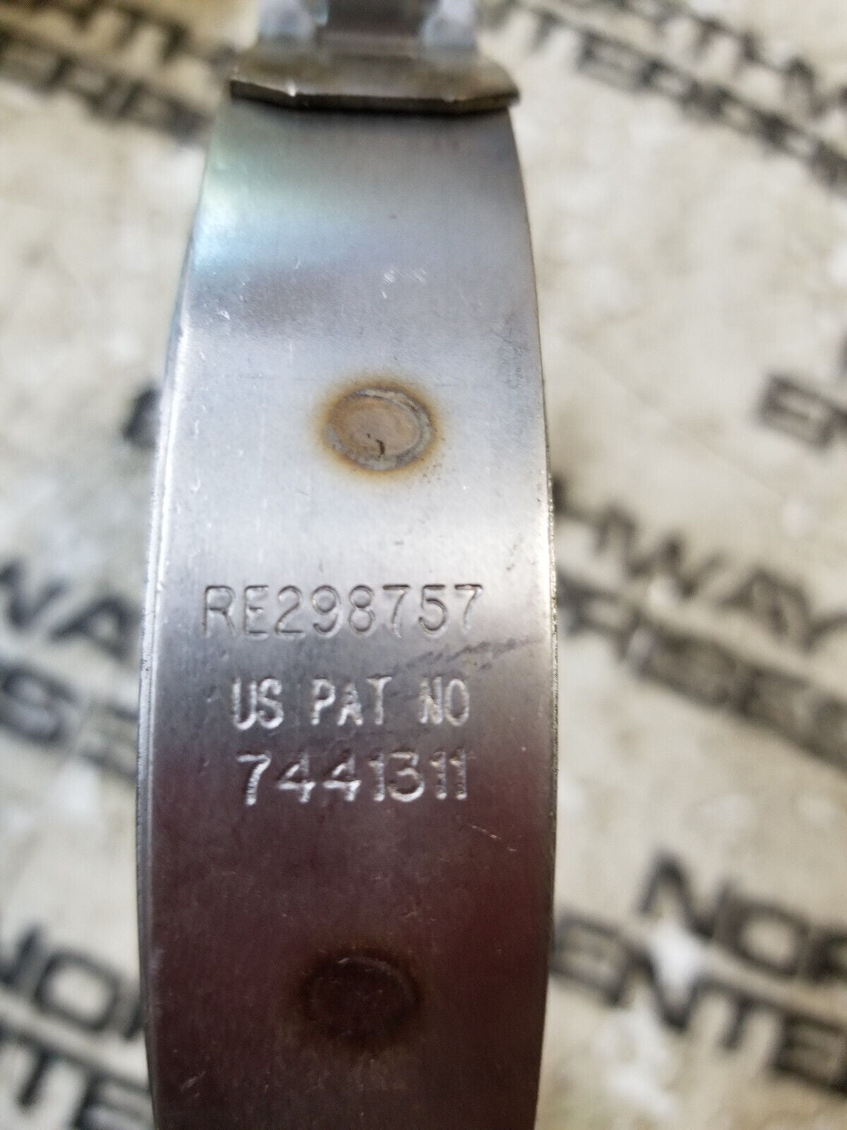 JOHN DEERE CLAMP RE298757