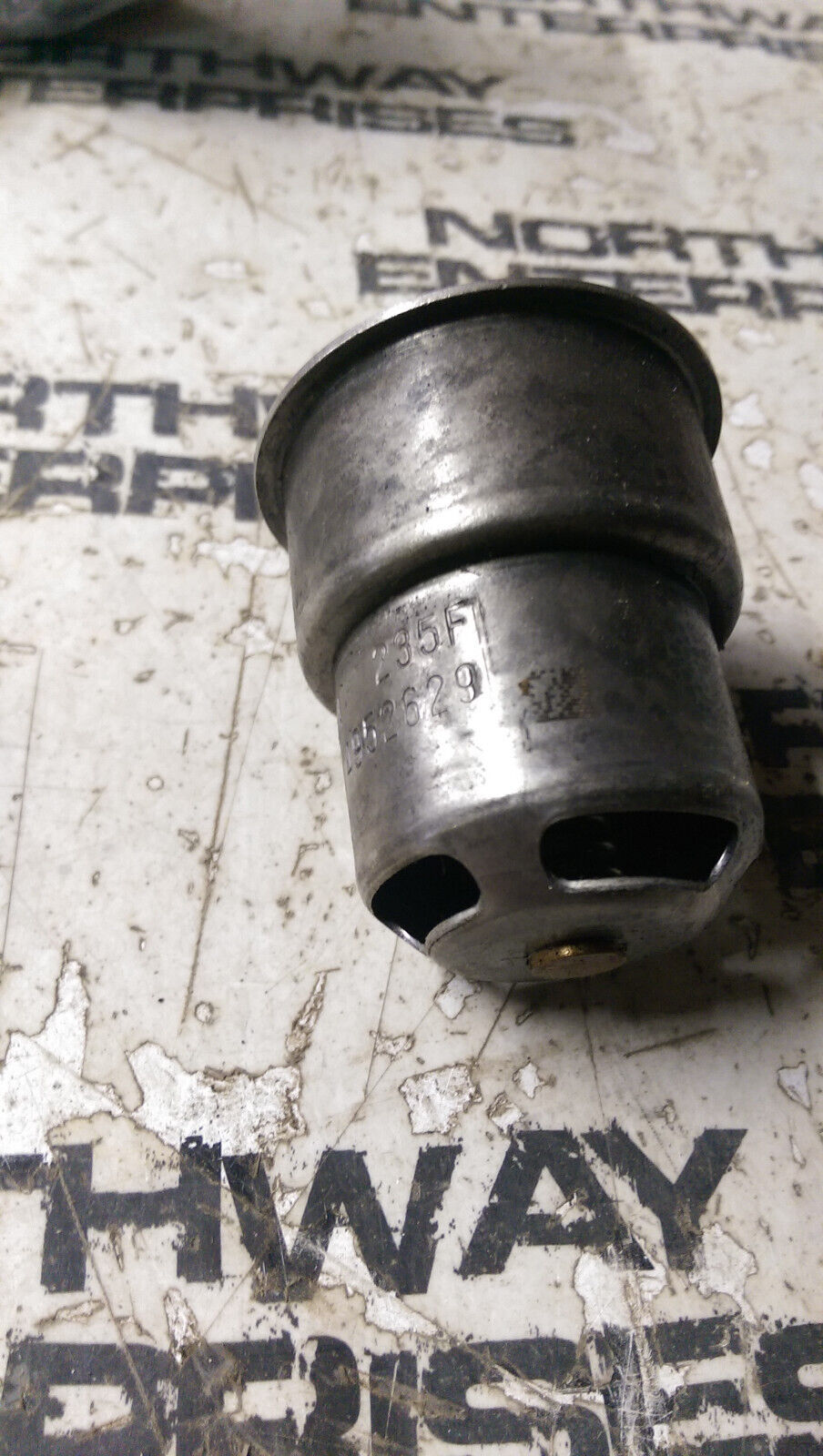 4952629 CUMMINS OIL THERMOSTAT