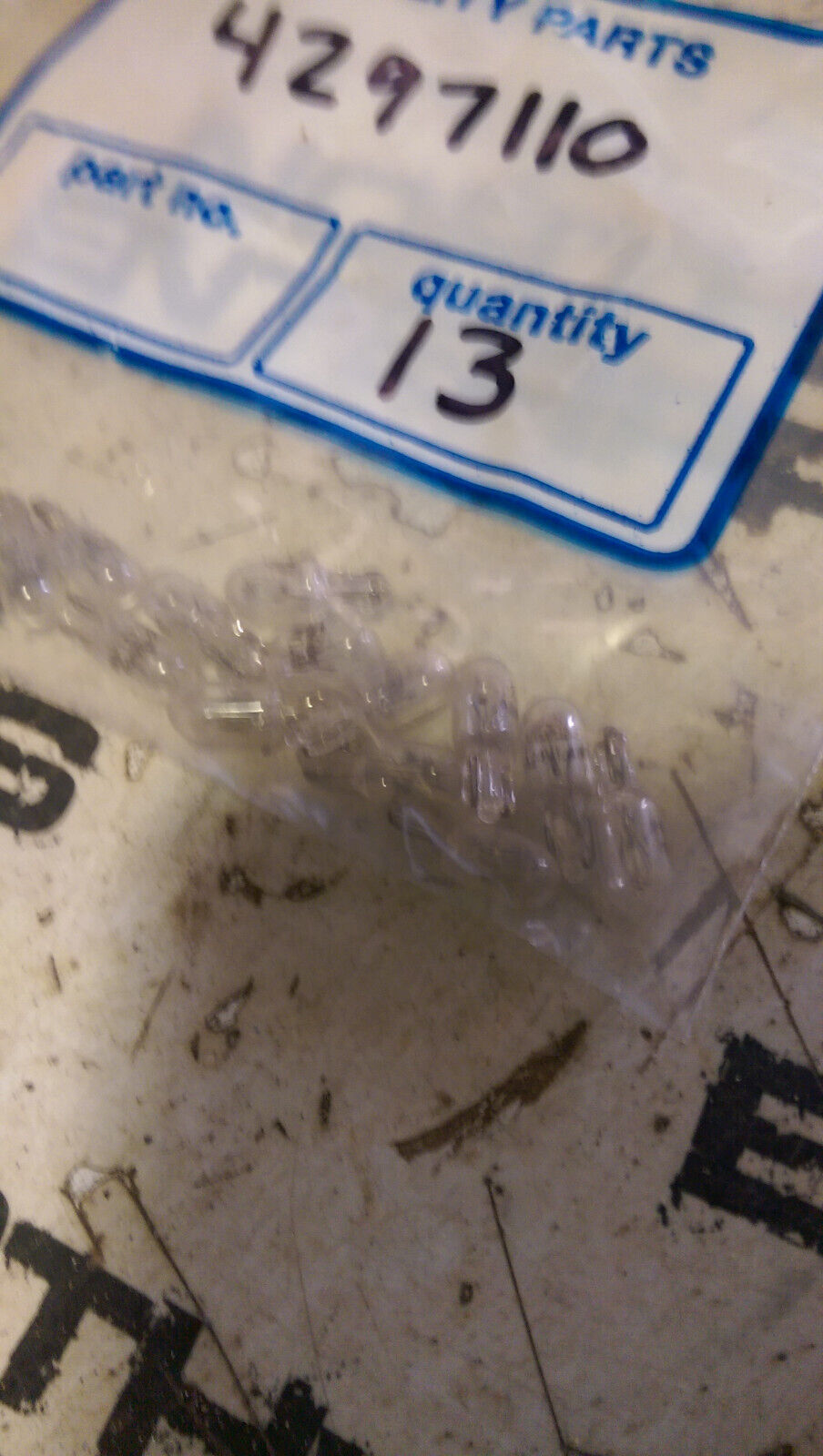 4297110 JOHN DEERE / HITACHI BULB LOT OF 13 BULBS