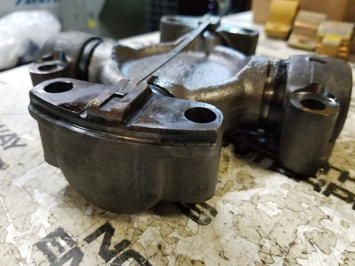 CATERPILLAR OEM 8D-3144 8D3144 SPIDER U JOINT UJOINT