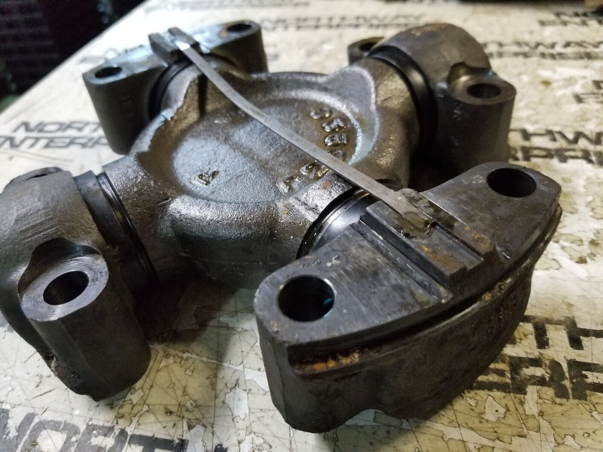 CATERPILLAR OEM 8D-3144 8D3144 SPIDER U JOINT UJOINT