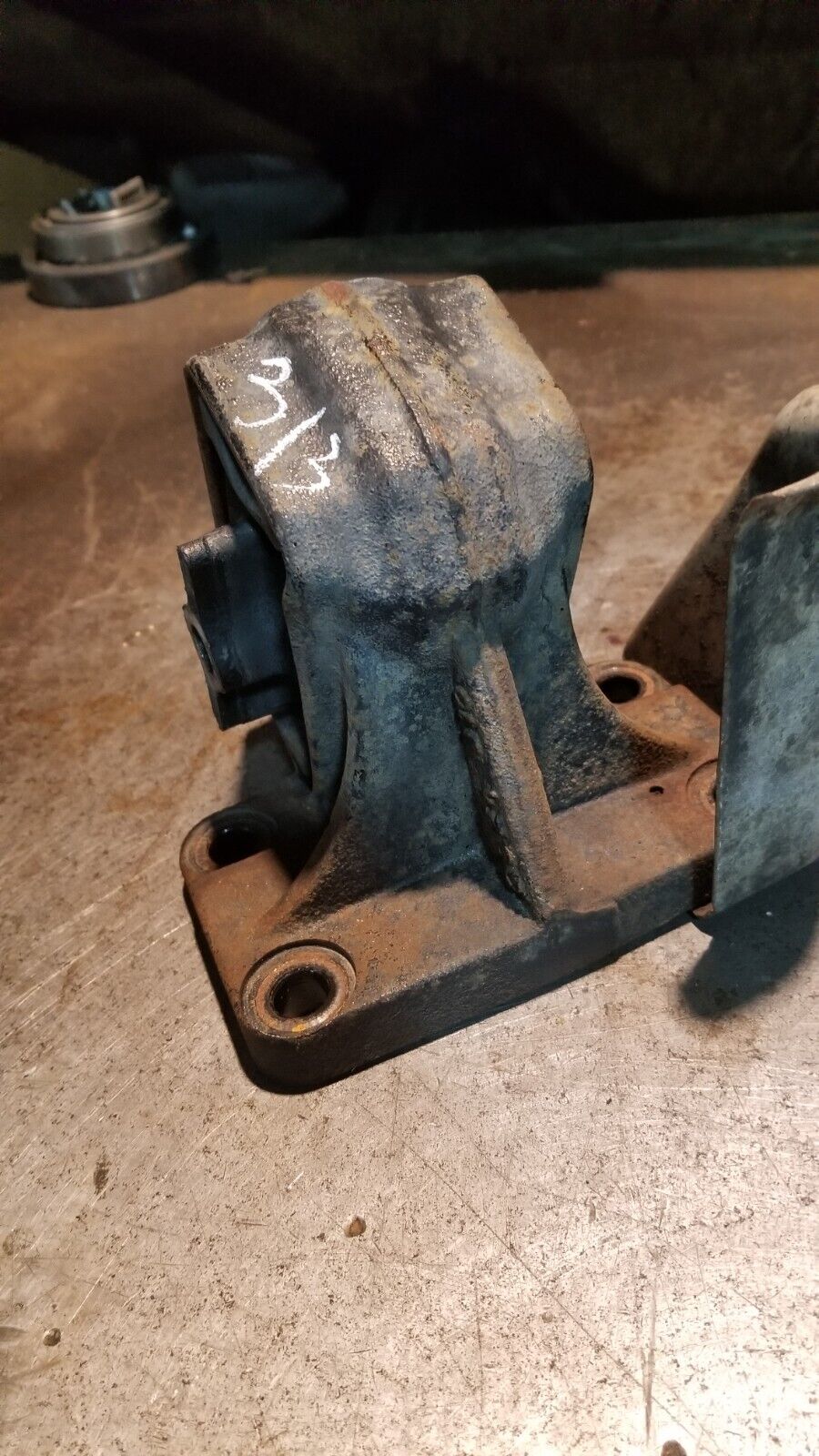 52121814AD 6.7L Cummins Engine Mount Bracket RH / Passenger side  re313