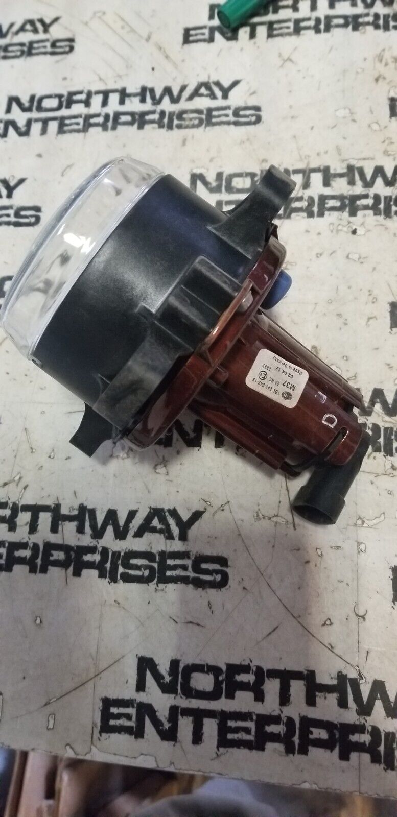 1BL 247 042-19 HELLA Headlight NEW NO BOX 1BL247042-19