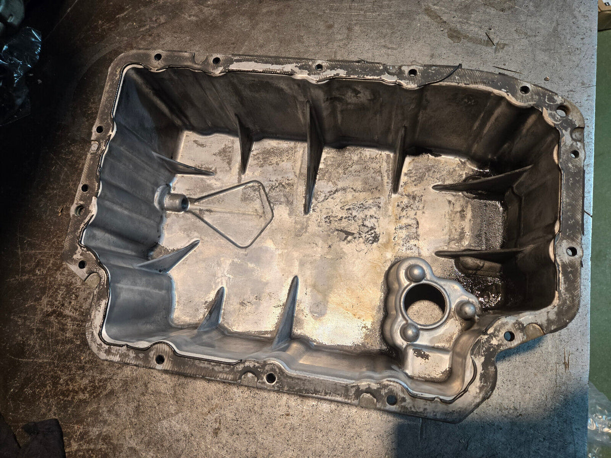 A6420140803  2007-18 Mercedes-Benz Sprinter 2500 3.0 M642 Lower Engine Oil Pan
