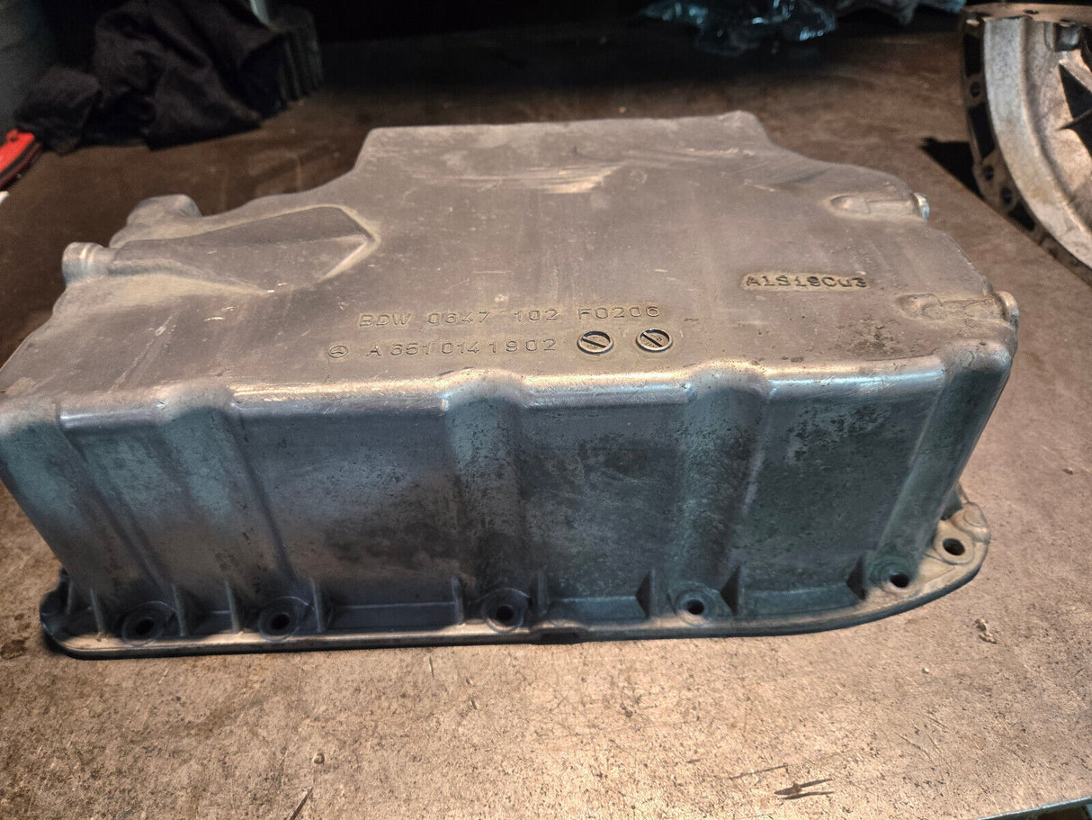 NEW MERCEDES BENZ SPRINTER W906 ENGINE OIL LOWER PAN A6510100313 OEM