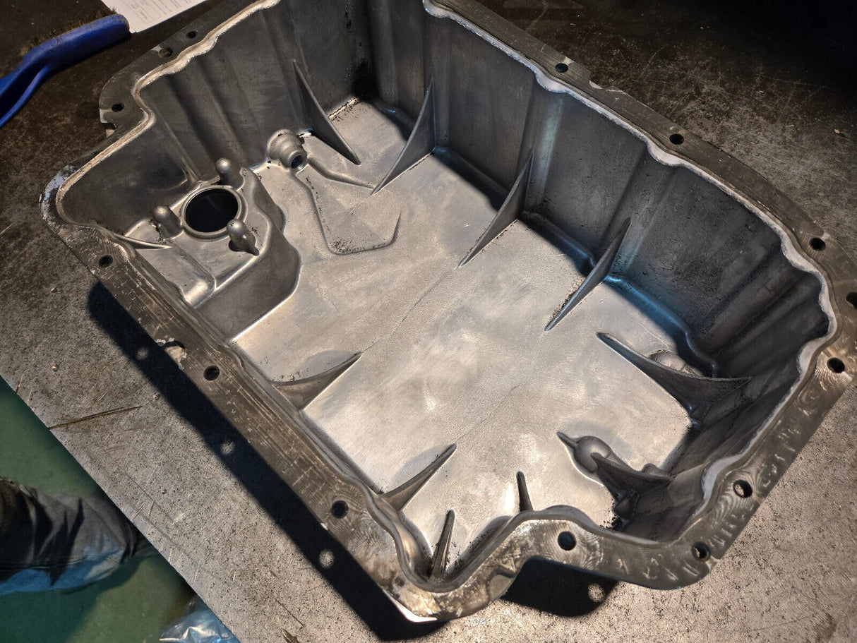 NEW MERCEDES BENZ SPRINTER W906 ENGINE OIL LOWER PAN A6510100313 OEM