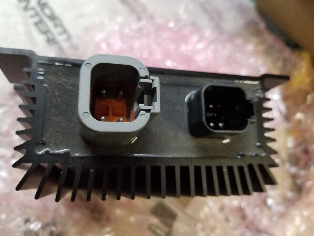 NEW Caterpillar 239-3902 24 Volt To 12 Volt Converter CB Radio Stereo 2393902
