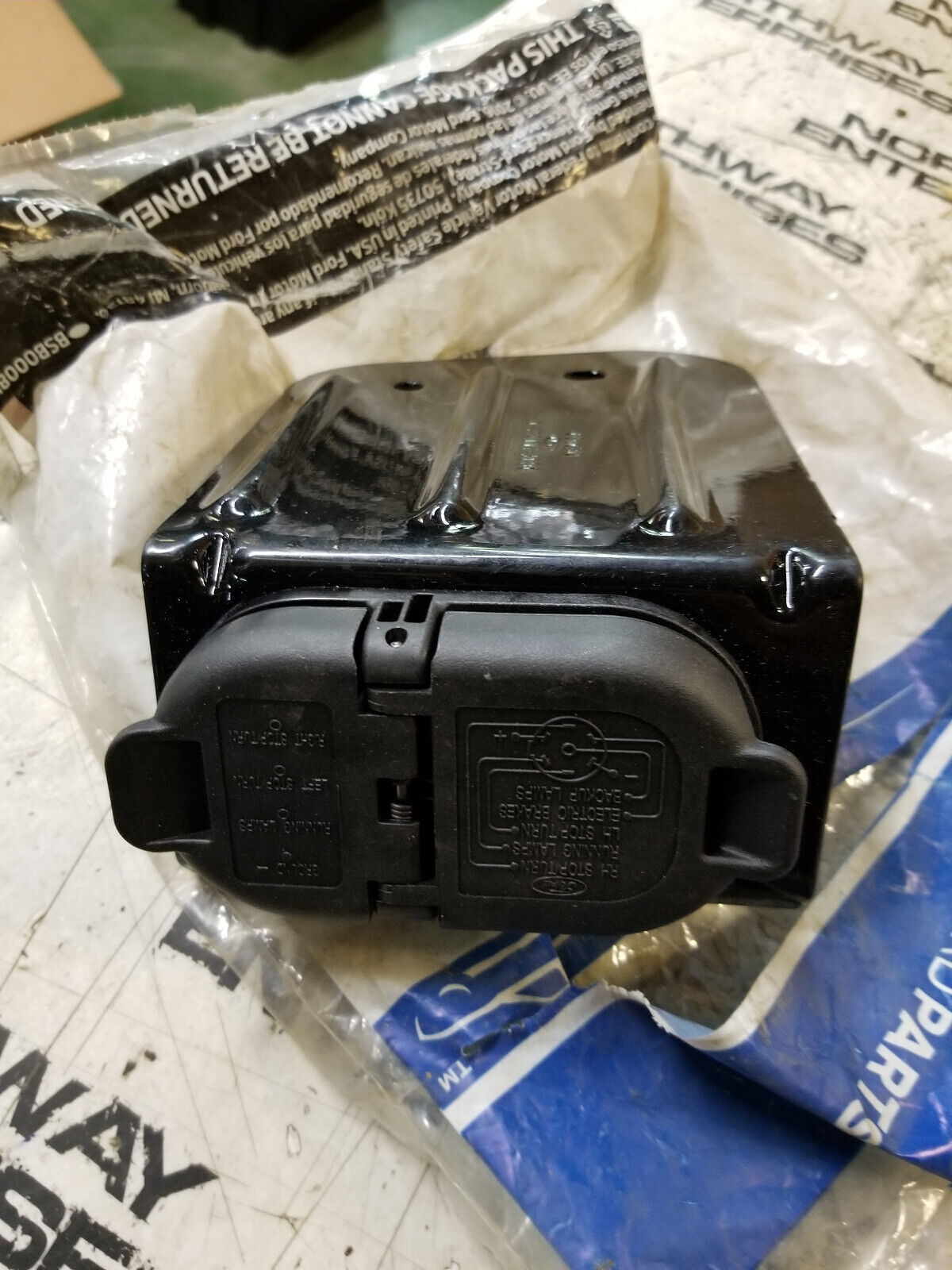 SUPER DUTY OEM Genuine Ford Trailer Tow Hitch Wiring Plug 9C3Z-14489-A