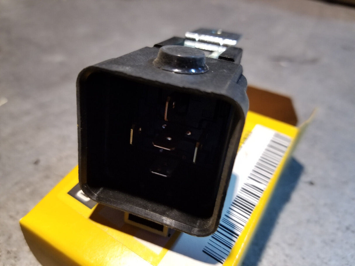 231-3930 Catepillar 24V Single Pole Double Throw Plastic Relay 2313930