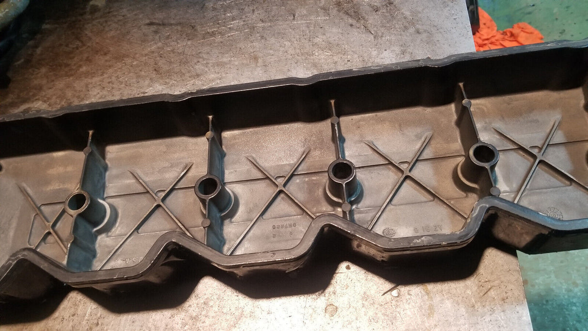 3937121 Dodge Ram Cummins 5.9L 24v turbo diesel engine VALVE COVER 2002