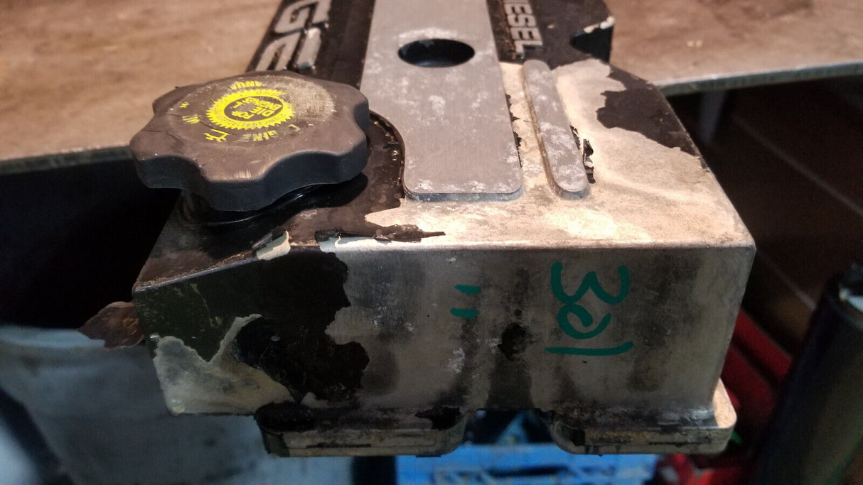3937121 Dodge Ram Cummins 5.9L 24v turbo diesel engine VALVE COVER 2002