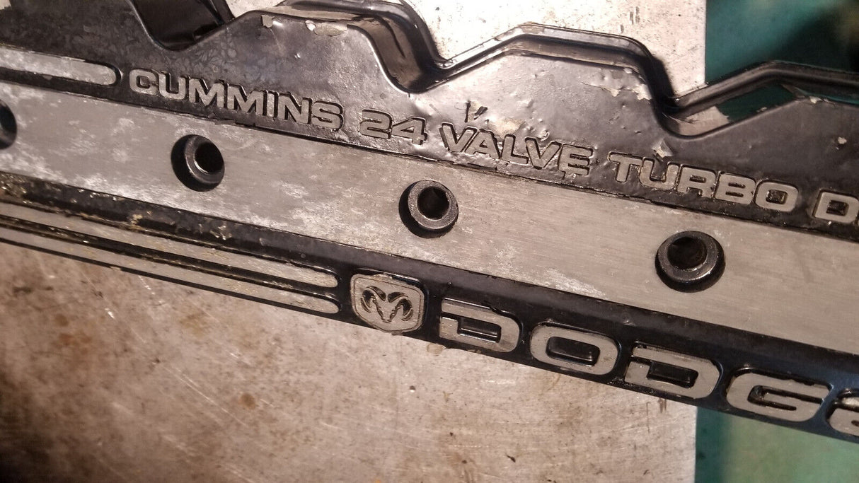 3937121 Dodge Ram Cummins 5.9L 24v turbo diesel engine VALVE COVER 2002