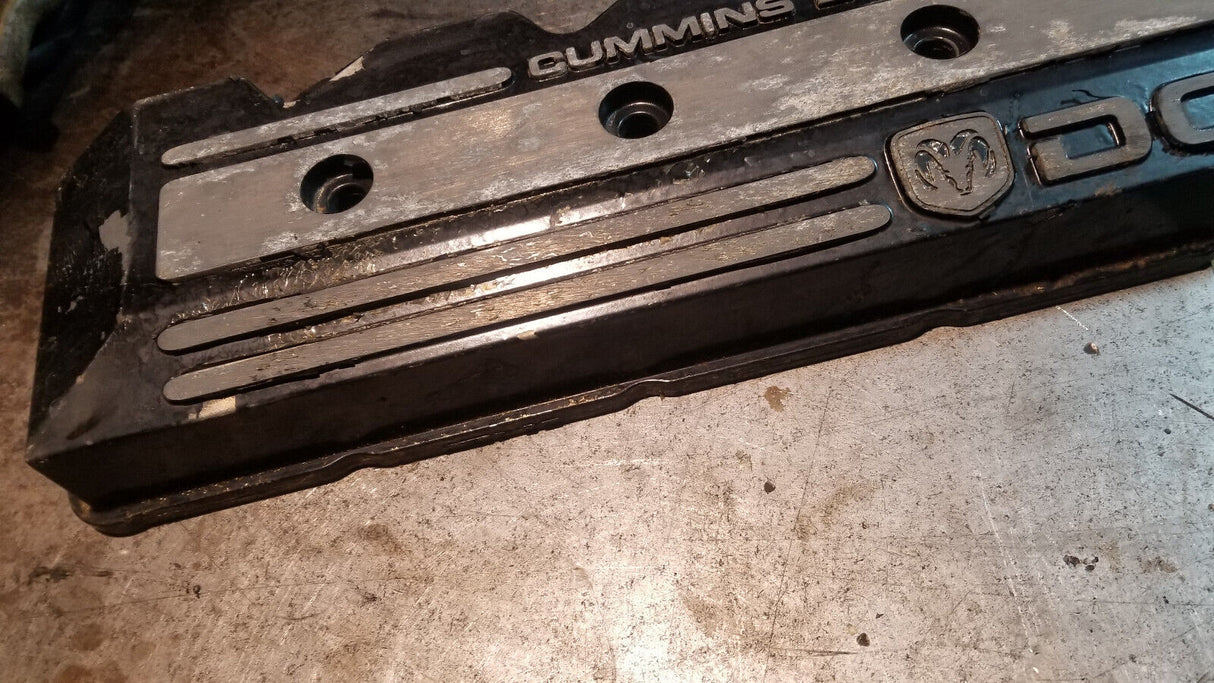 3937121 Dodge Ram Cummins 5.9L 24v turbo diesel engine VALVE COVER 2002