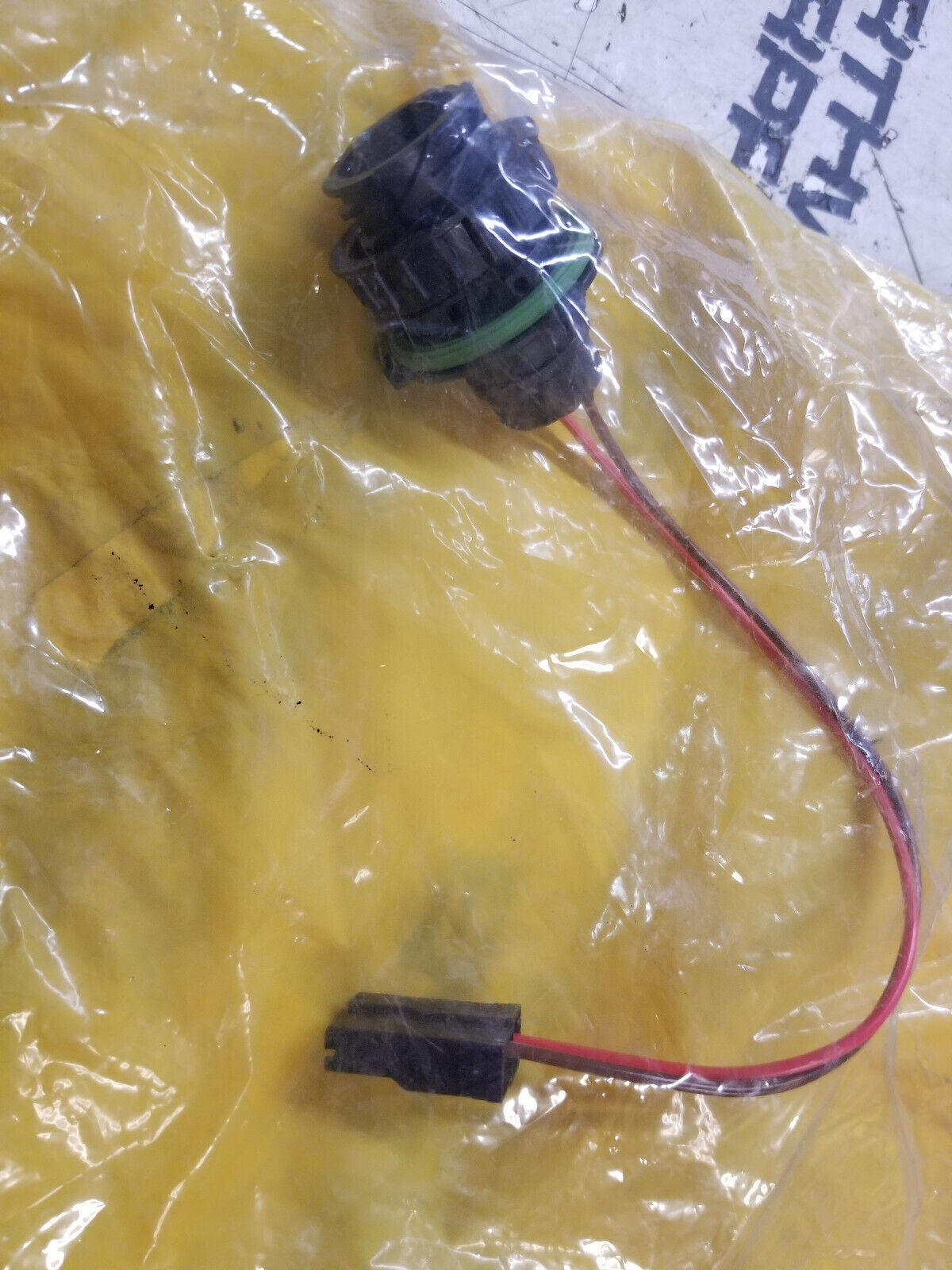355-1532 PLUG 3551532 772G 775G 773F 770G 772G OEM 775G LRC D10R 775G OEM 772 77