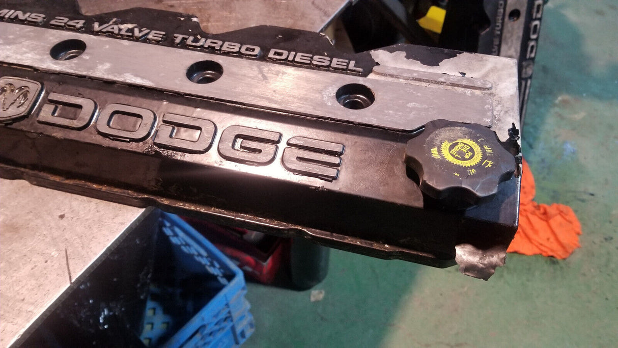 3937121 Dodge Ram Cummins 5.9L 24v turbo diesel engine VALVE COVER 2002