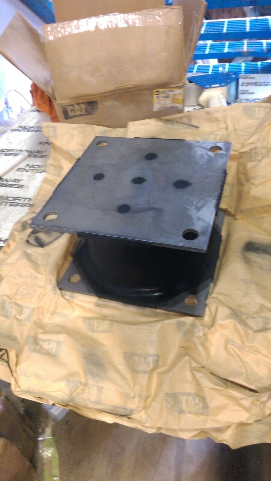 CATERPILLAR 207-2305 SHOCK MOUNT 2072305 ISOLATOR