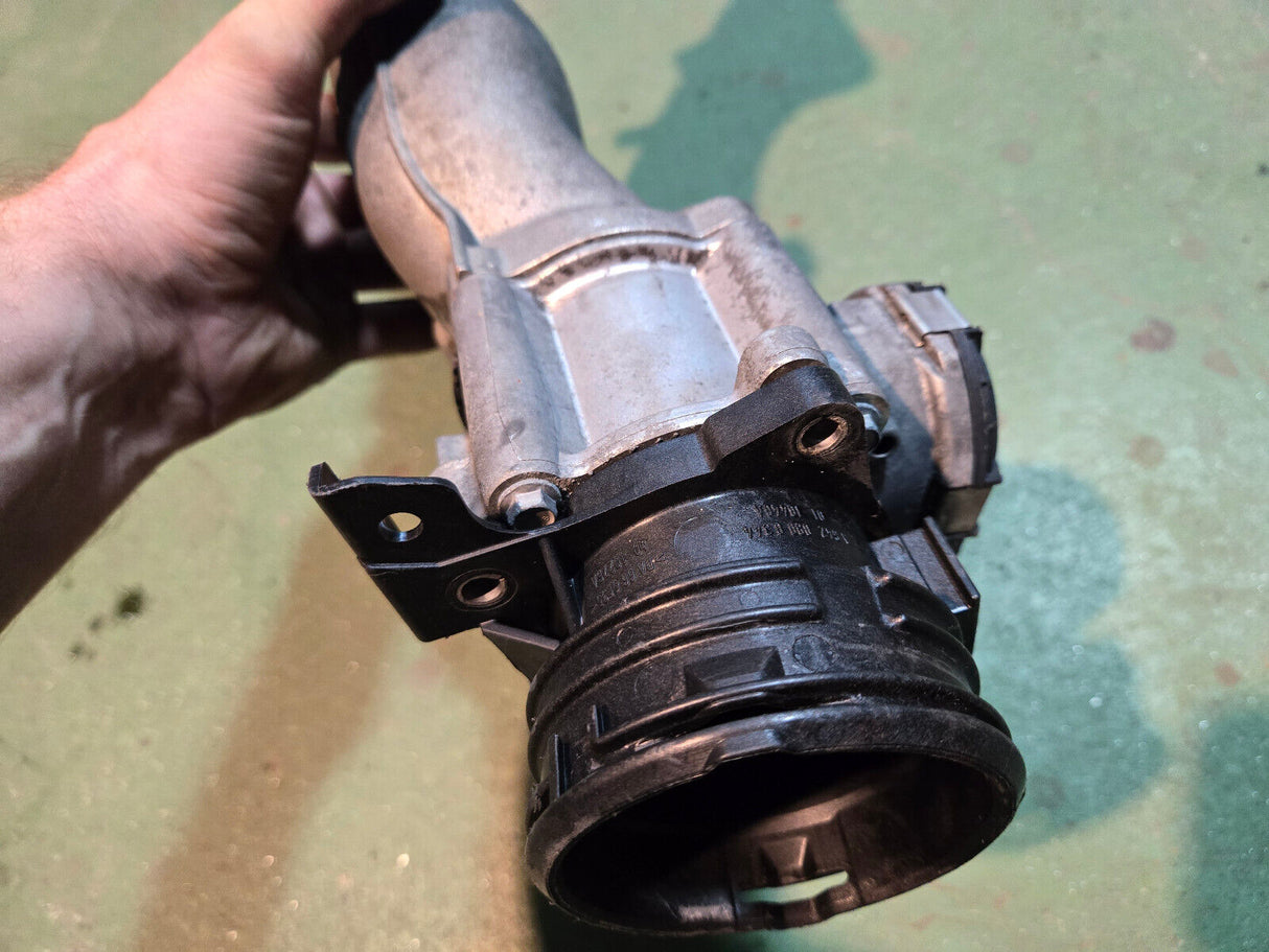 a6420983007 Mercedes-Benz OM642 intercharging air tube cross tube 10-18 Sprinter