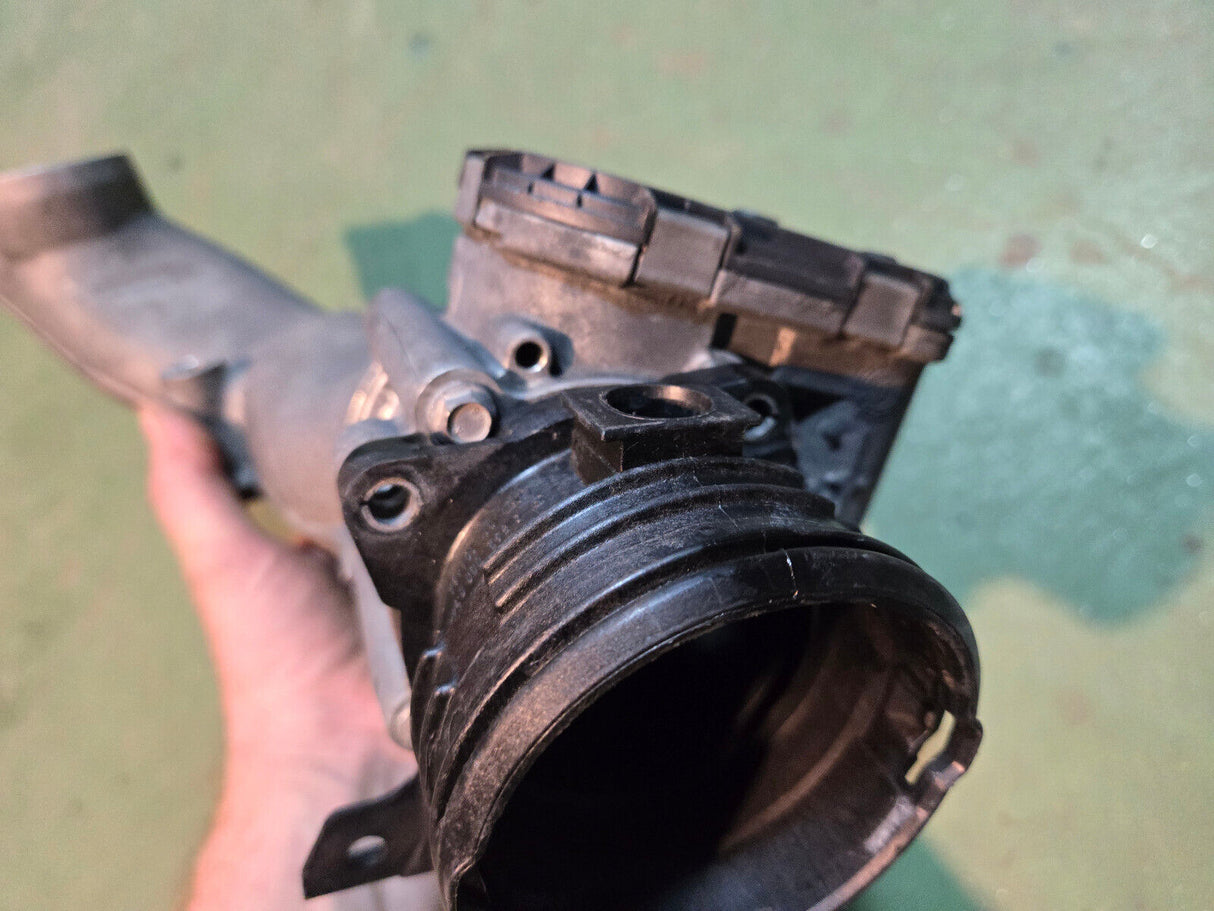 a6420983007 Mercedes-Benz OM642 intercharging air tube cross tube 10-18 Sprinter