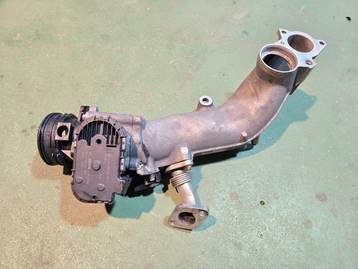 a6420983007 Mercedes-Benz OM642 intercharging air tube cross tube 10-18 Sprinter