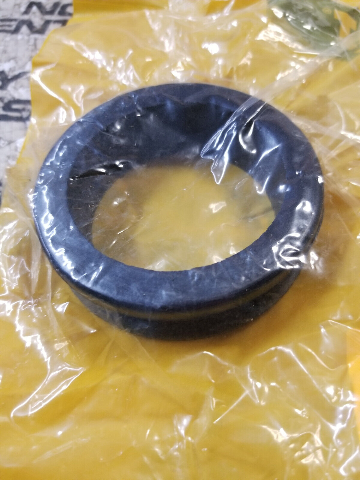 LOT OF 2PC - 272-4215 GROMMET 2724215